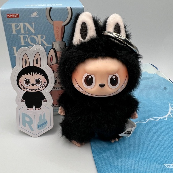 Authentic PopMart Labubu Pin for Love R Black - Picture 2 of 5
